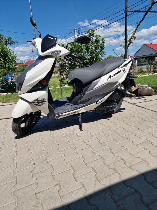 Scuter Avenis 125