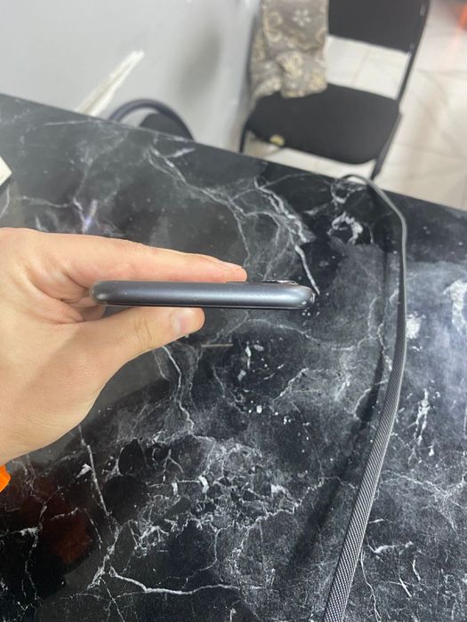 Продам iphone 11 64gb