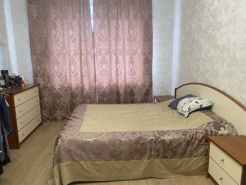 Продается спальный гарнитур