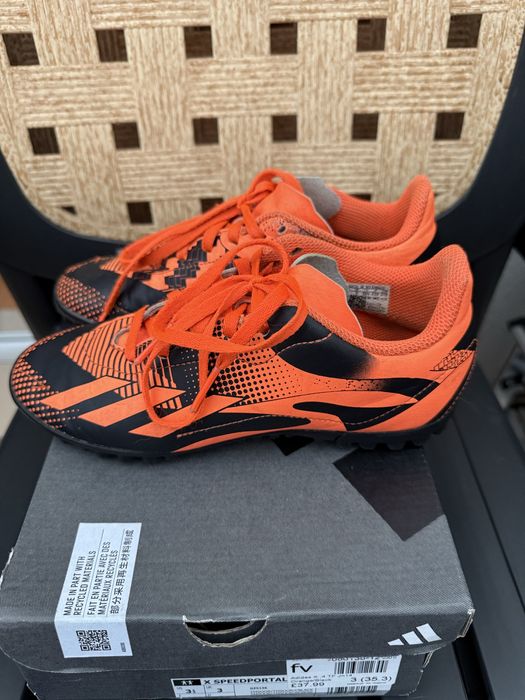 Продавам футболни обувки Адидас - номер 35 1/2