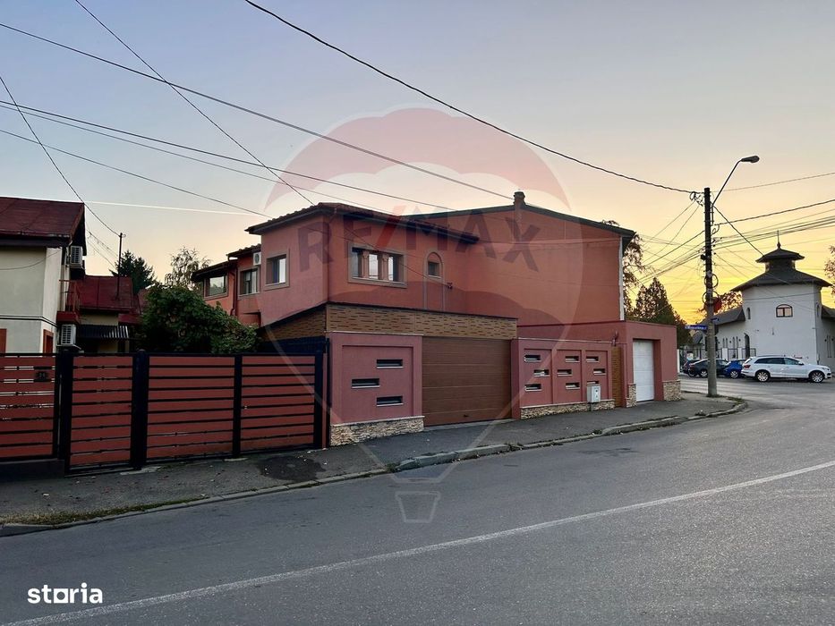 Casă P+1 cu 2 corpuri, 2 garaje și vizibilitate excelentă – Ploiești,