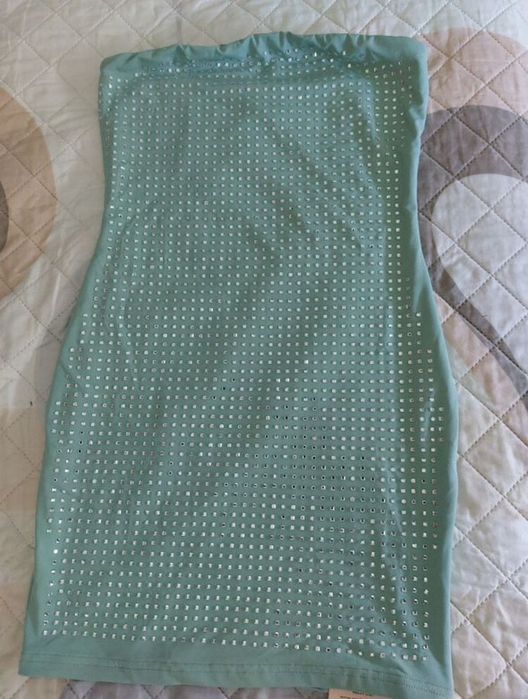 Красива рокля с камъни в ново състояние,неизползвана