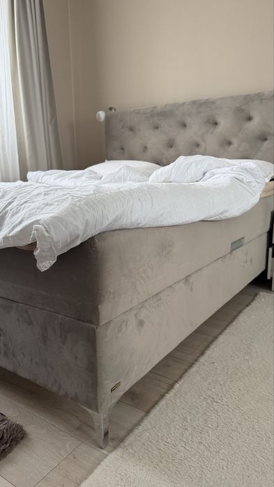 Тапицирано боксспринг легло от Еником