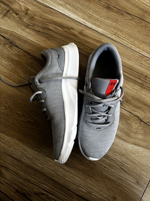 Adidasi Under Armour