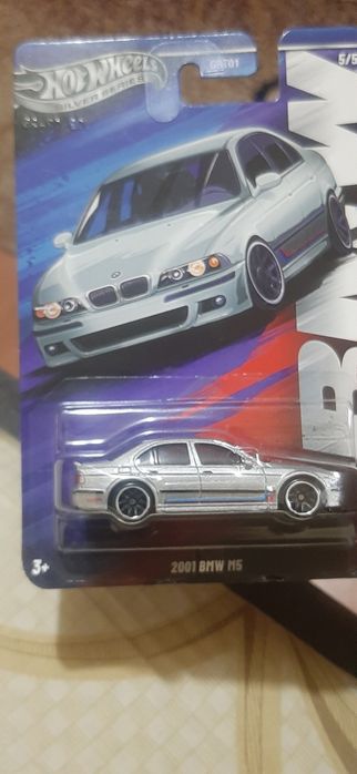 Vând trei machete Hotwheels din care două full-metal