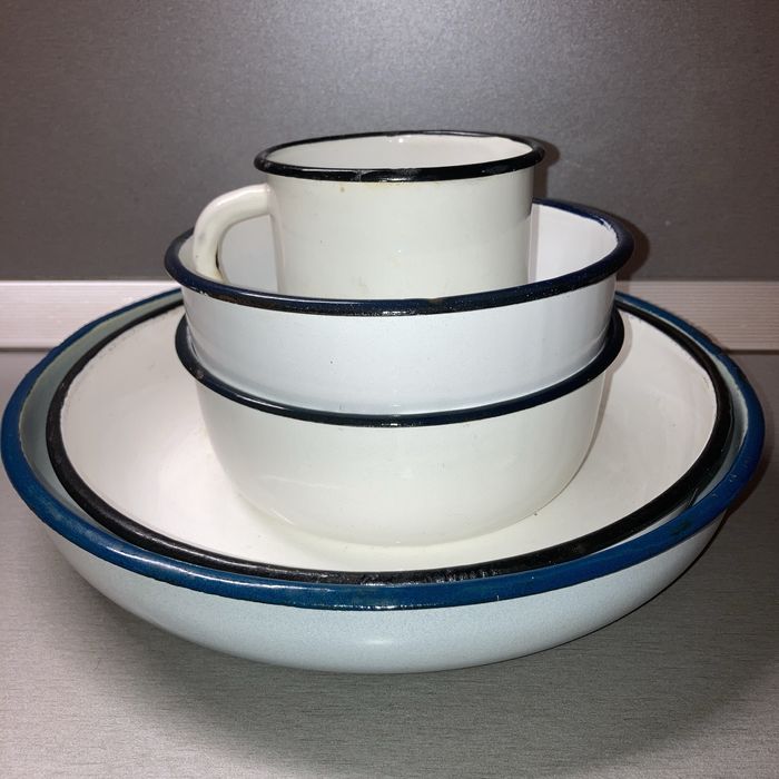 Емайлирани тавички, купички и канче