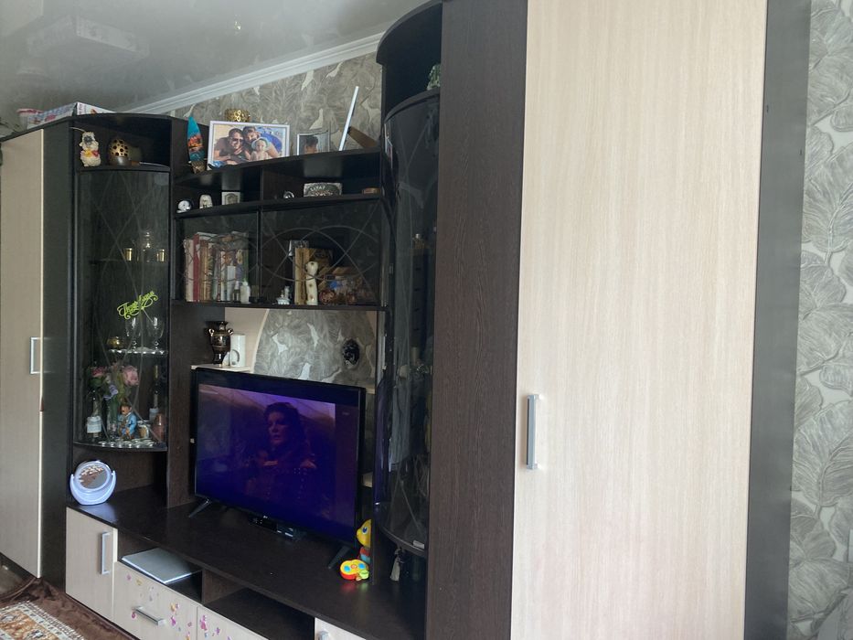 Стенка в гостиную комнату