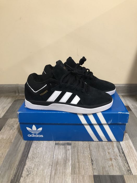 Кецове Adidas Tyshawn black