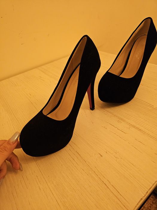 Туфли женские на высоком каблуке НОВЫЕ