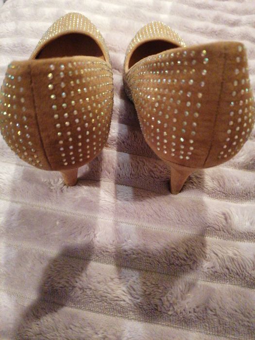 Pantofi cu pietricele