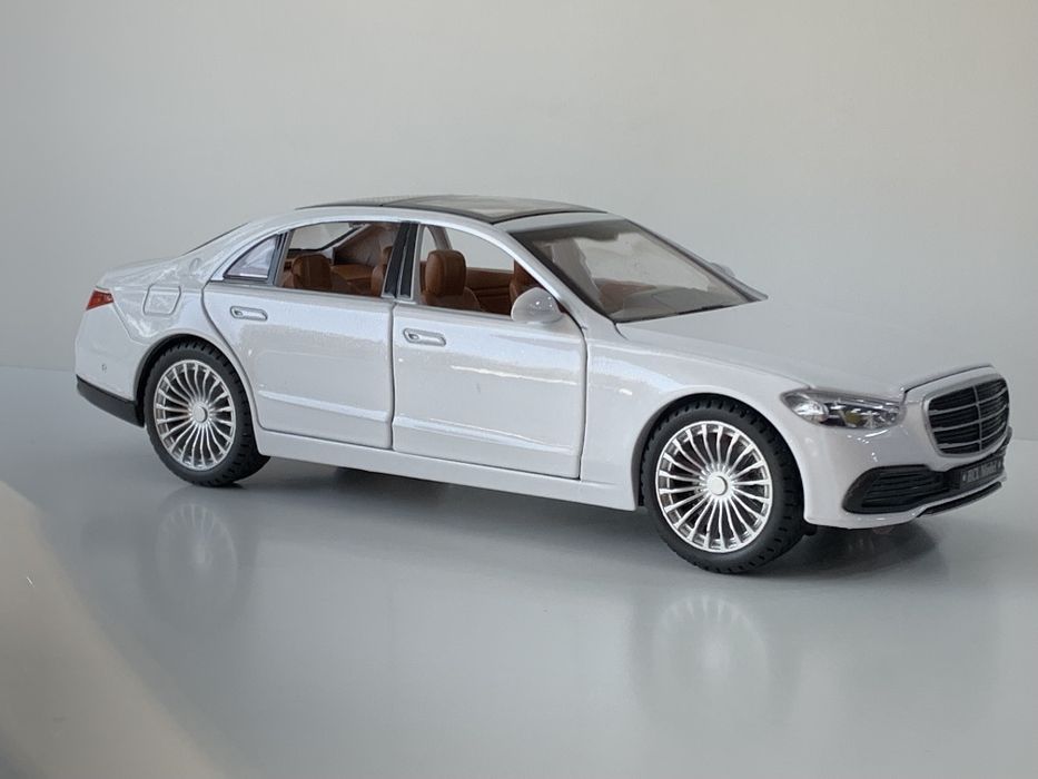 Modelka Mercedes-Benz S-Class V223 1:24