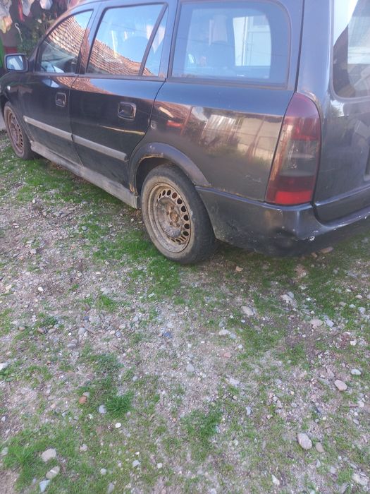 Dezmembrez opel astra g