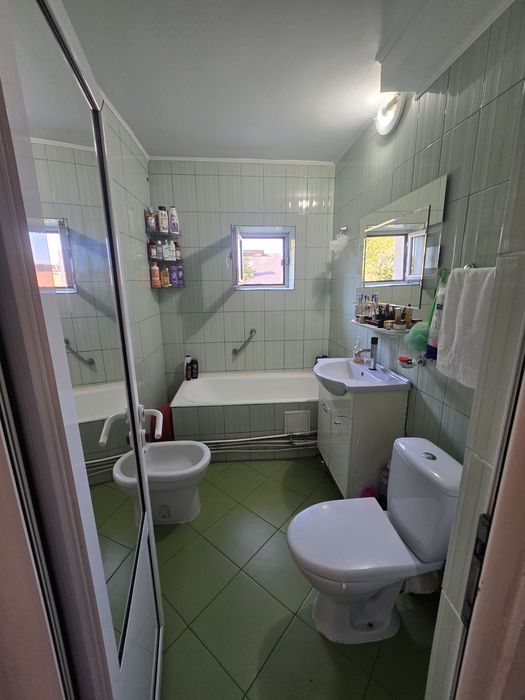 PF vând ap 3 camere ultracentral Tg.Cucu