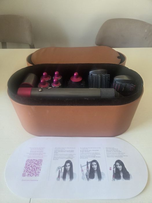 Dyson Airwrap Complete с оригинален калъф и комплект приставки