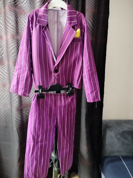 Vând costume de petrecere, festivități