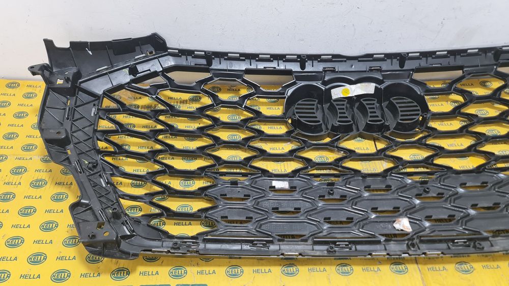 Grila masca radiator bara fata Audi Q3 F3 83F853651c S line black