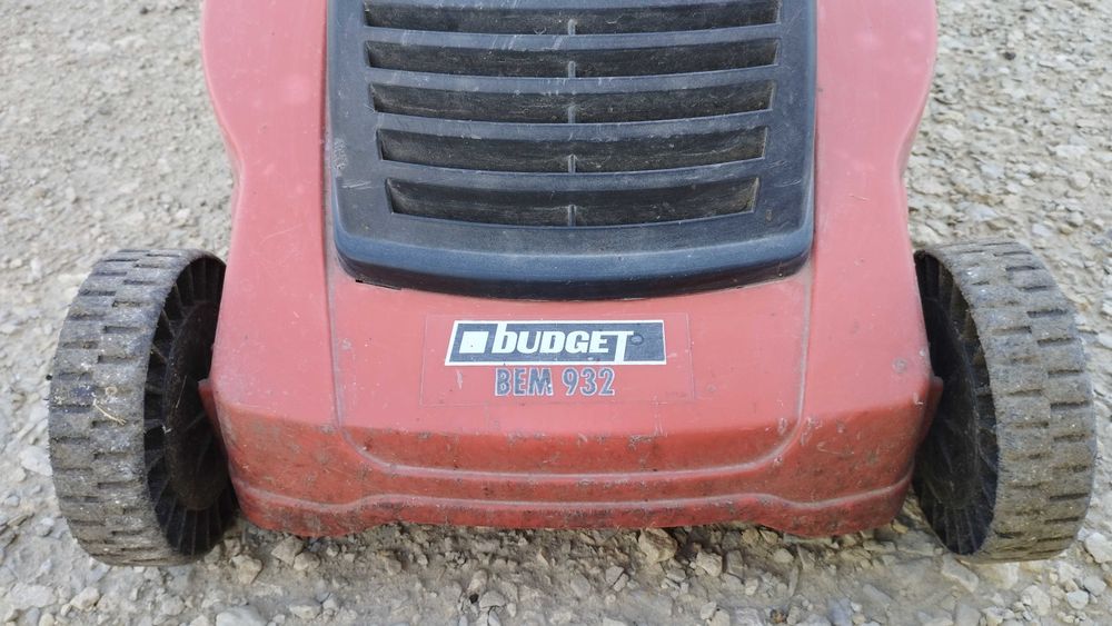 Електрическа косачка Budget BEM 932