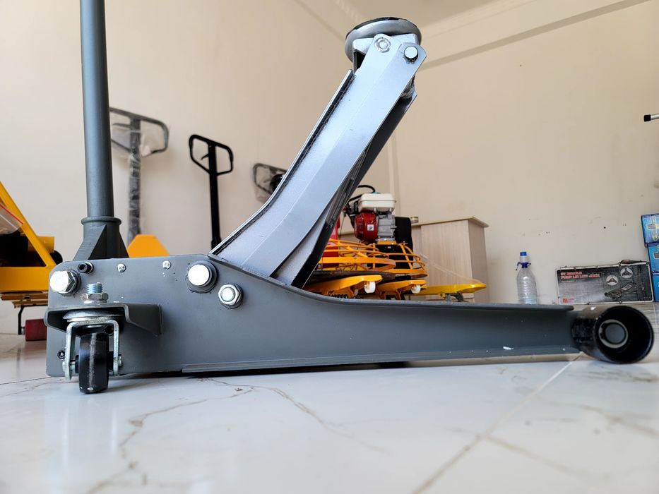 Домкрат гидравлический
подкатной з тонн тележка