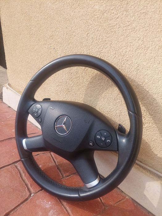 Мерцедес волан w212