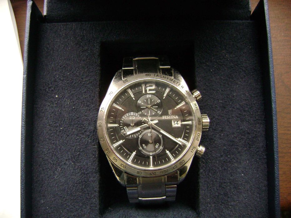 Продавам швейцарски часовник Festina Chronograph