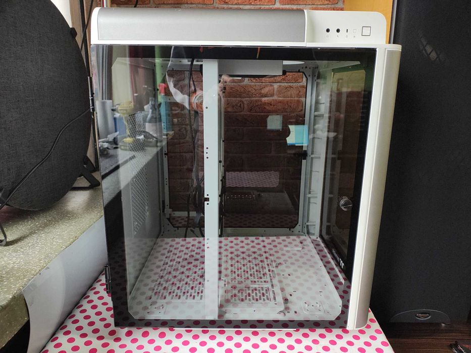 Carcasa Thermaltake Level 20 HT Snow Edition.