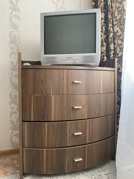 Продам комод и телевизор