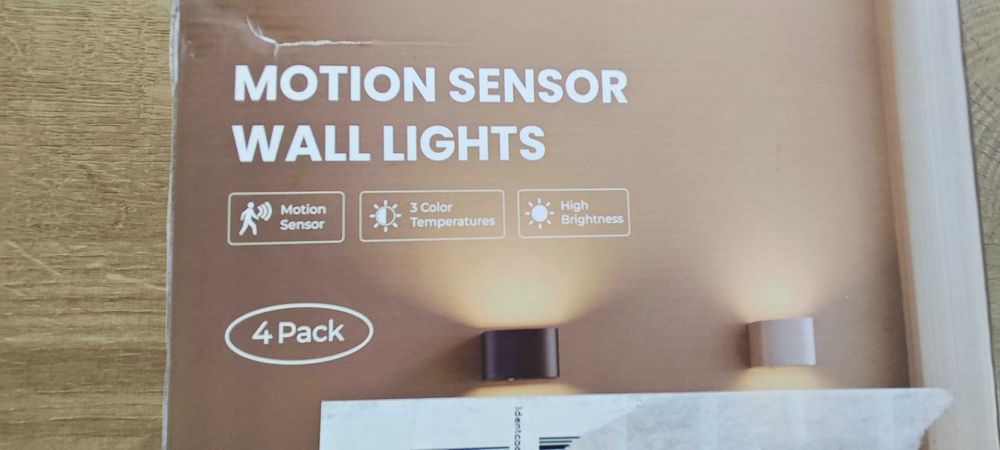 4 LED стенни лампи, безжични, презареждащи, сензор и дистанционно.