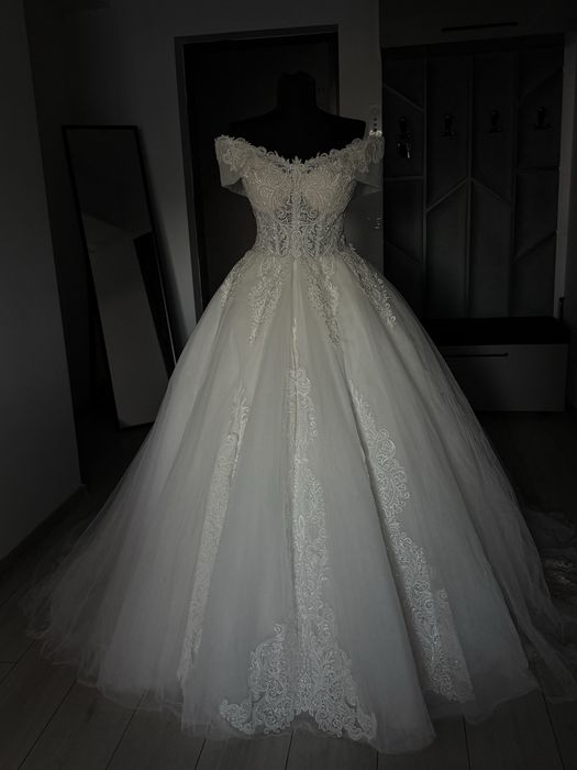 Vand rochie mireasa printesa