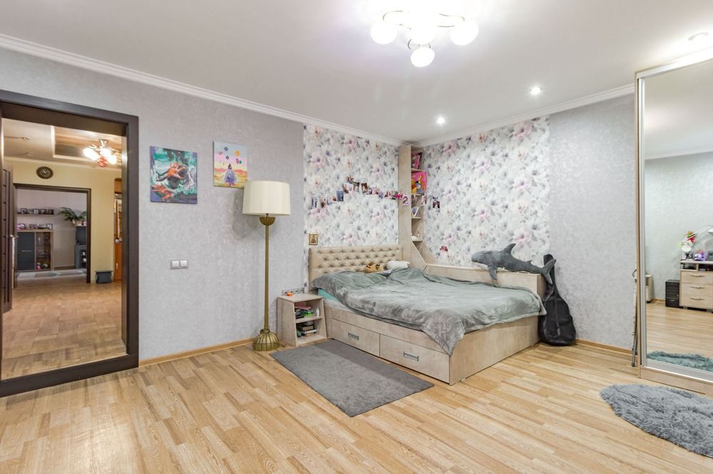 Срочно!!! Продажа дома 10 соток. Юго-Восток левая сторона . Торг