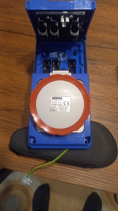 Priza trifazica interblocabila Gewiss