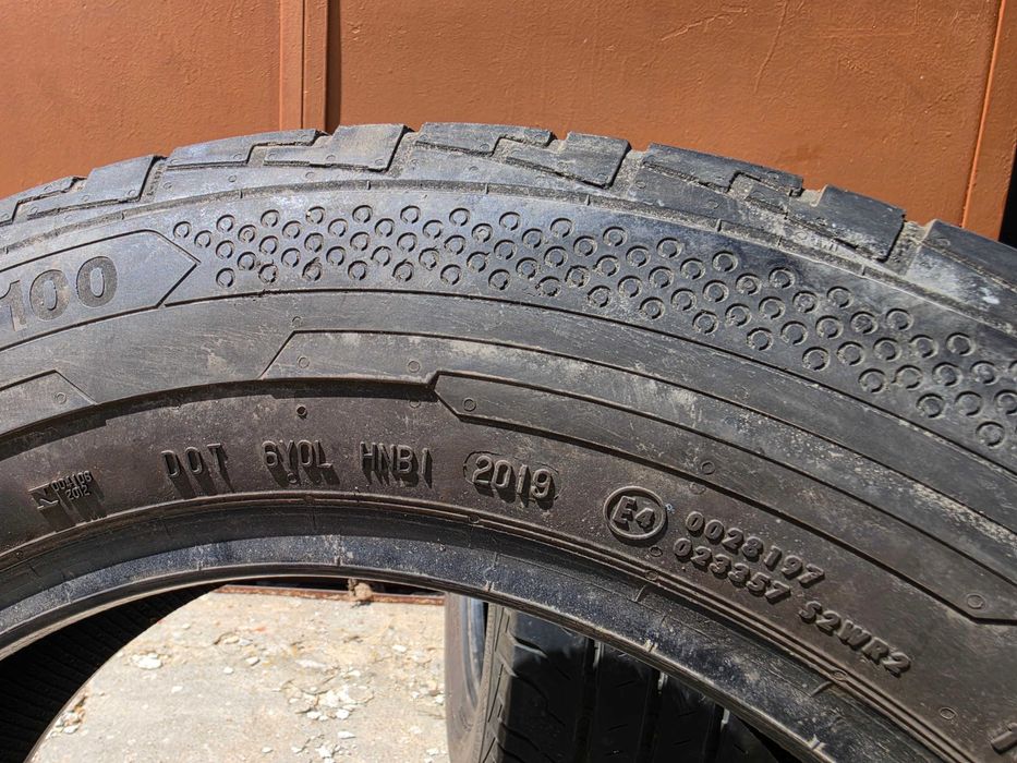 2 бр. гуми за бус 215/65/16C Continental DOT 2019 5 mm