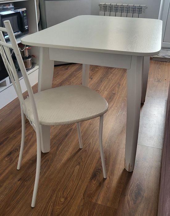 Диван, стол, шкаф купе, кухонный гарнитур