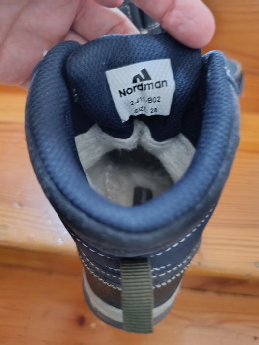 Продам осенние ботинки на мальчика