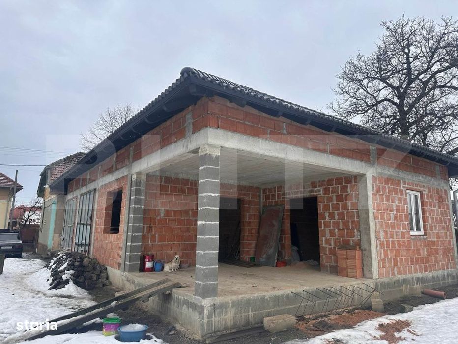 Casa la rosu, 119 mp + teren 1643 mp, zona Halmeu