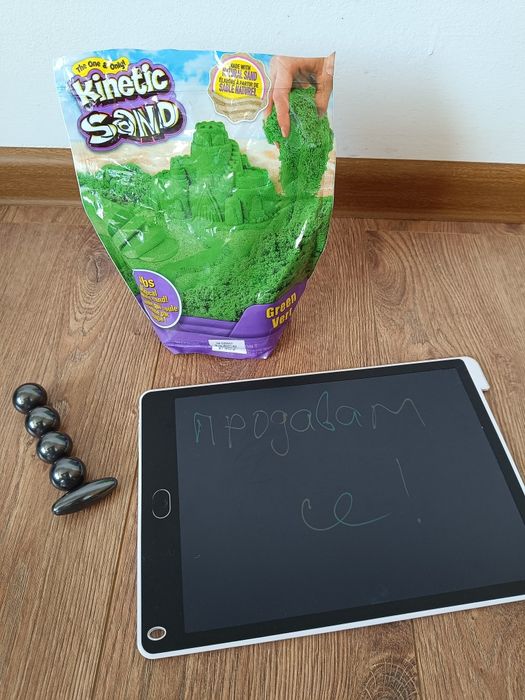 Кинетичен пясък, планшет и магнити
