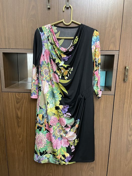 Продам платья по 5000 тг каждое