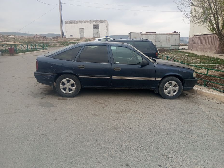 Машина Опел вектоа