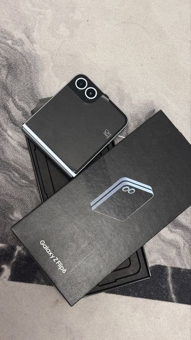 Samsung Galaxy Z Flip6