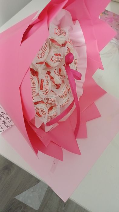 Букет из рафаэлок