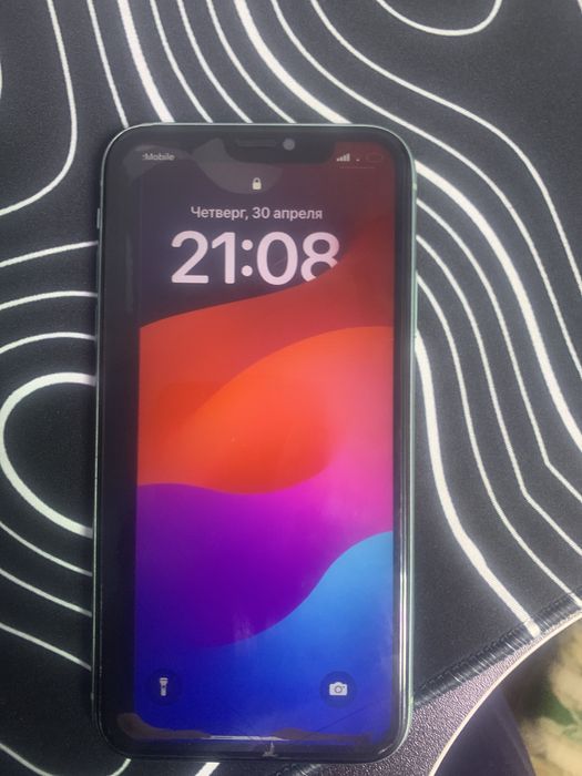 Iphone 11 ekranga palasa tushib qogan