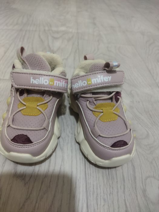 Кроссовки летние осенние