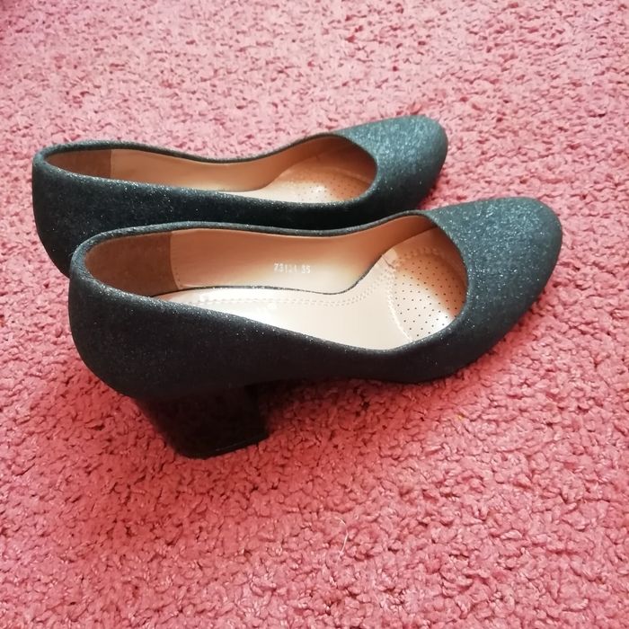 Продам женские туфли.