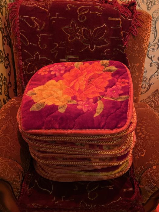 Б/у стол және орындығымен