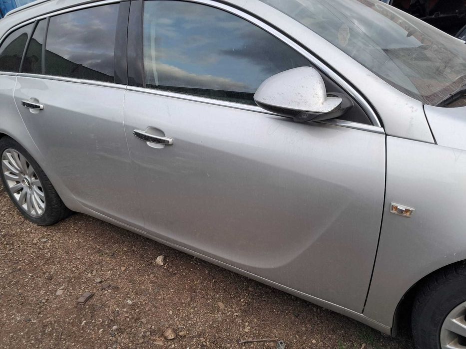 Opel Insignia Sports Tourer, usa portiera completa din dezmembrari
