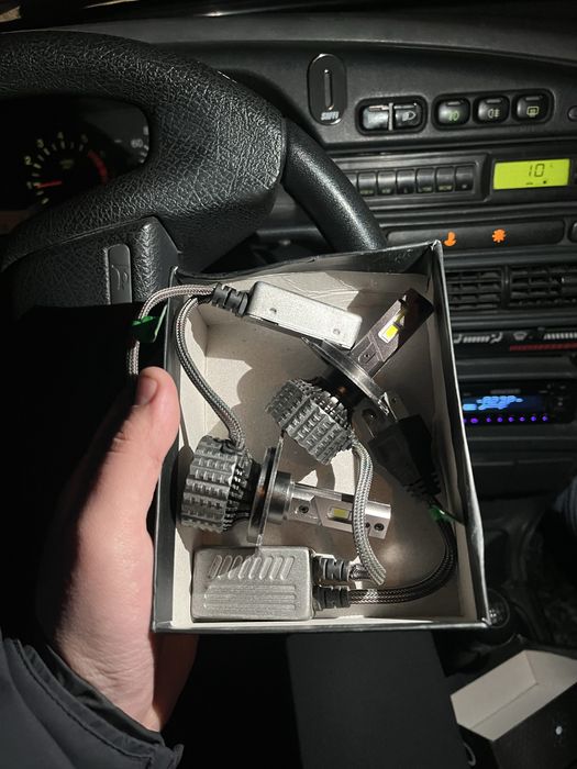 Продам LED Лампочки Н4