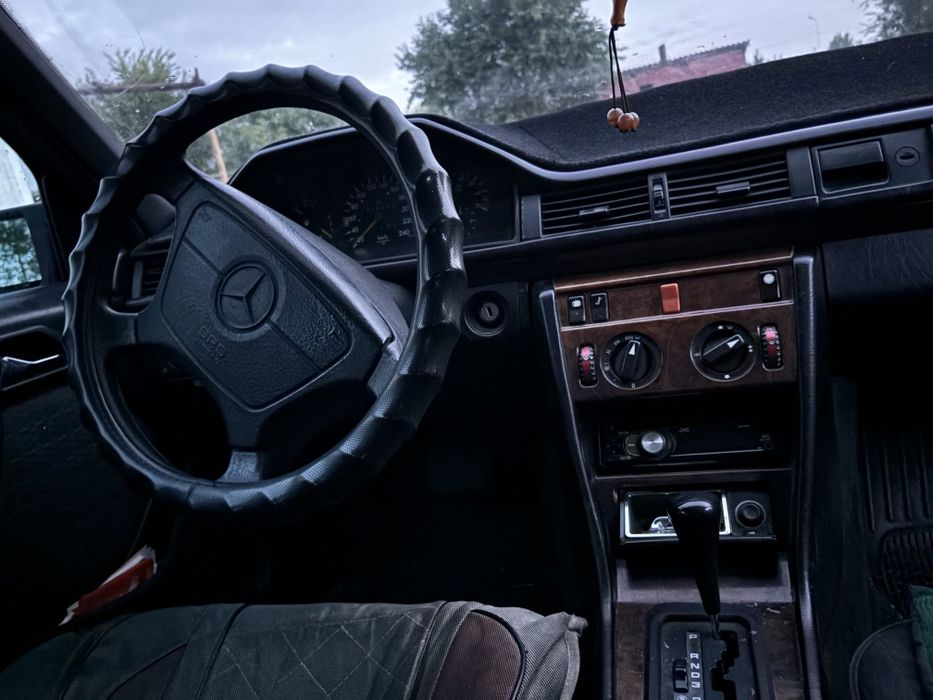 Продам машину Мерседес - Е class