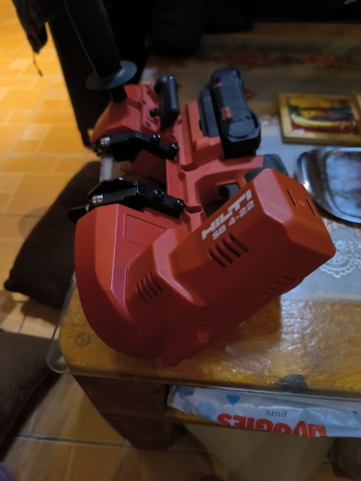 Vând fierăstrău cu banda HILTI