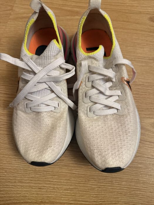 Adidasi Nike React dama