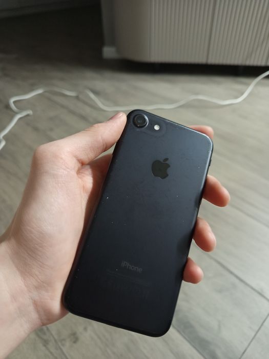 Продам iPhone 7 32gb Black