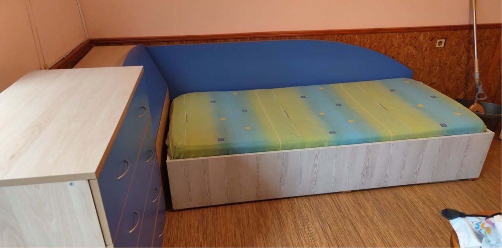 Мебели за спалня - легло, ракла и скрин